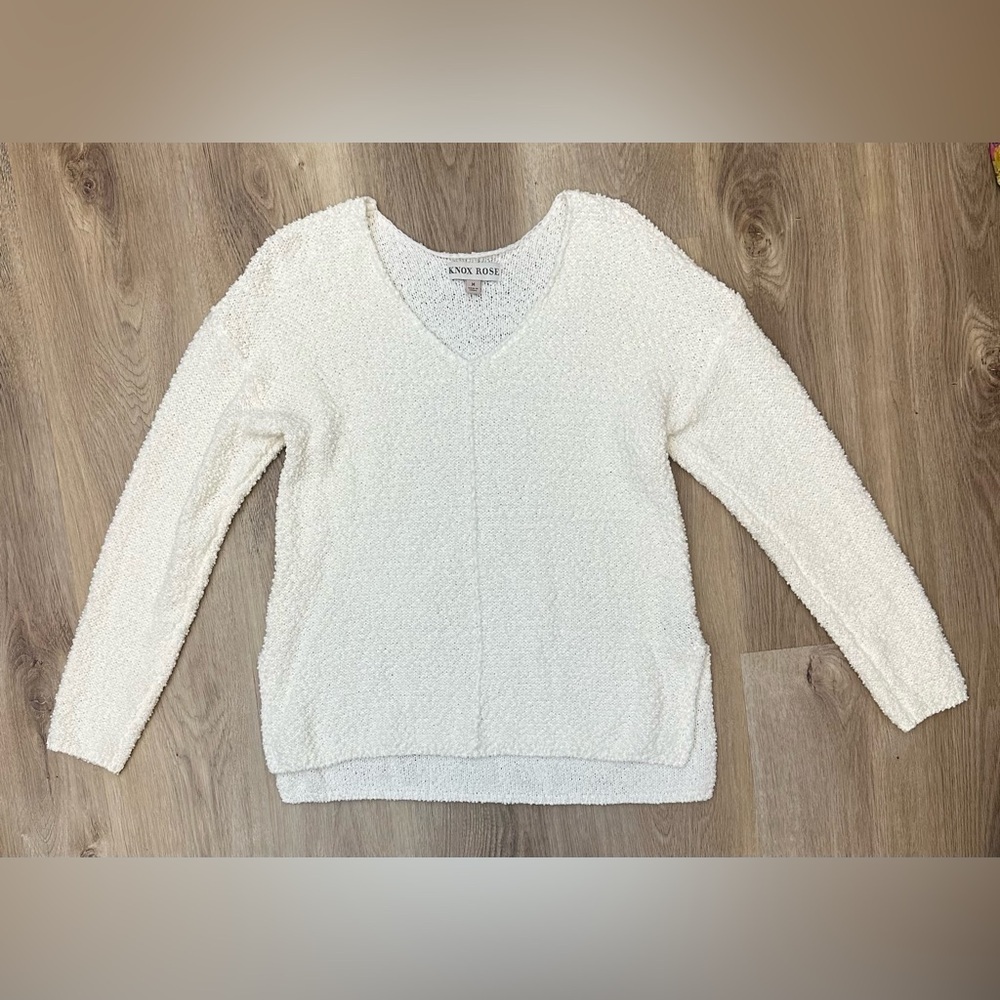 Knox Rose Fuzzy Cream V-Neck Sweater size M